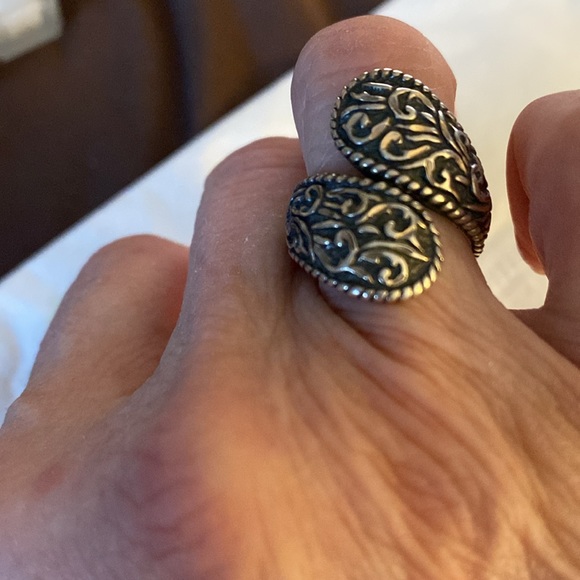 Sterling Silver bypass ring SIZE 7 Has markings in ring - Picture 8 of 8